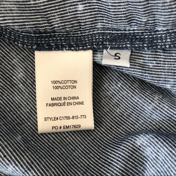 Anthropologie Cloth & Stone Denim Look Bell Sleeve Button Cutout Top Small - Picture 9 of 9